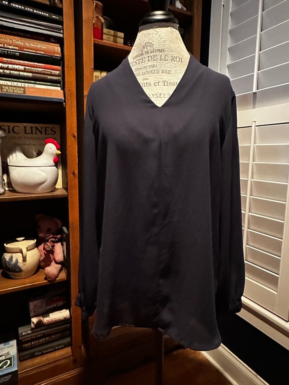 Violet & Claire Black V-Neck Long Sleeve Blouse